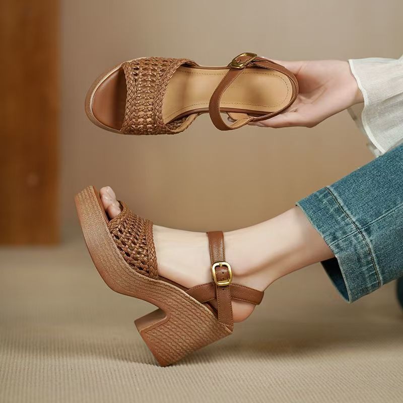 Women'S Accessories Trends 2025 - Sandal Hak Tinggi Kepang Wanita Elegan