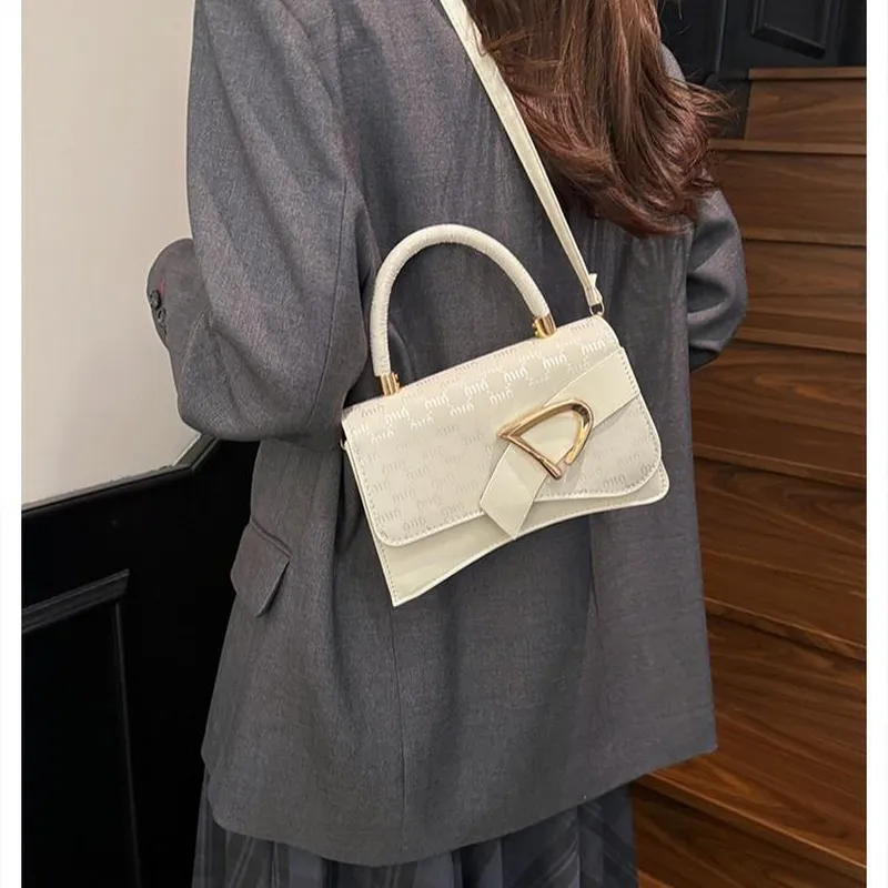 Tas selempang kecil berbentuk  - Women Accessories Bag ulasan dan harga