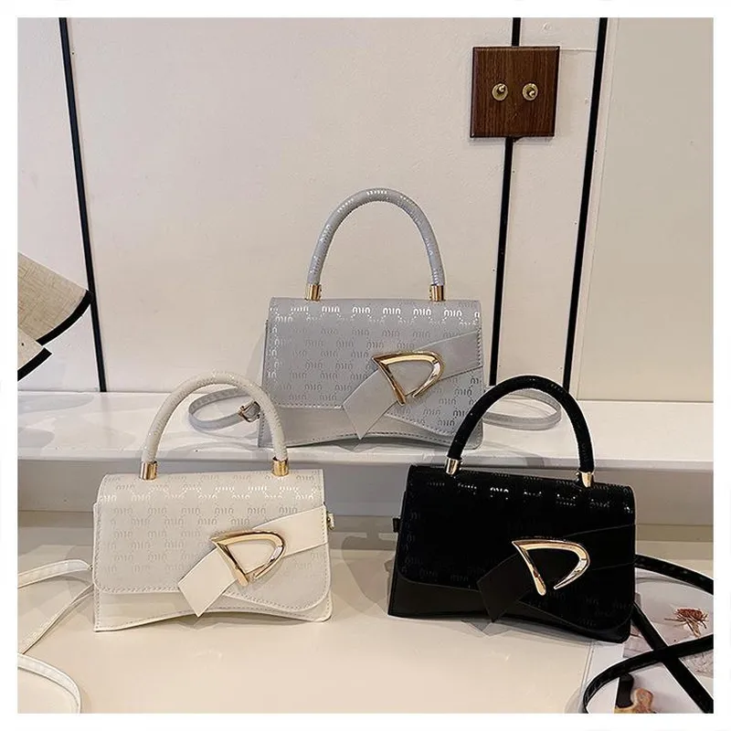 Tas selempang kecil berbentuk  - Women Accessories Bag ulasan dan harga
